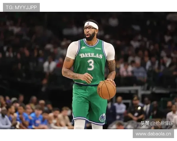 安东尼·戴维斯赛后拎的那个包堆，瞬间把我这月工资定义成零