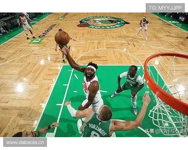 米切尔·罗宾逊内线防守拉开空间助力球队提高篮板率